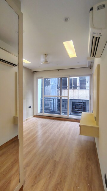 Room in 3.5 BHK Builder Floor at DLF Atria, Dlf Phase ii – for Rent