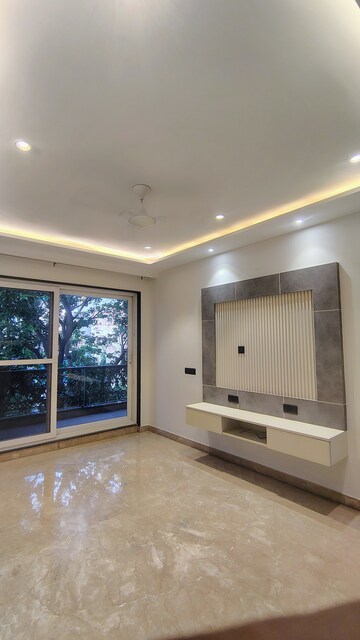 Room in 3.5 BHK Builder Floor at DLF Atria, Dlf Phase ii – for Rent
