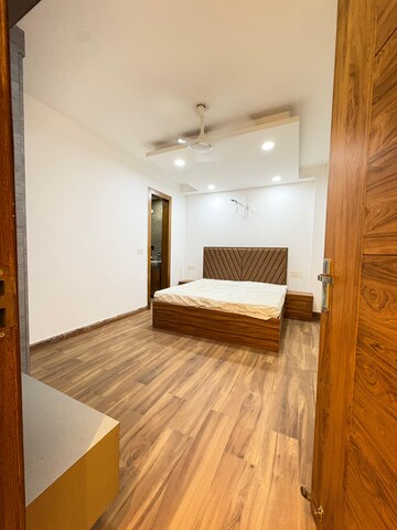 Bedroom in 3 BHK Builder Floor at Super Mart 1, Sector 27 – for Rent