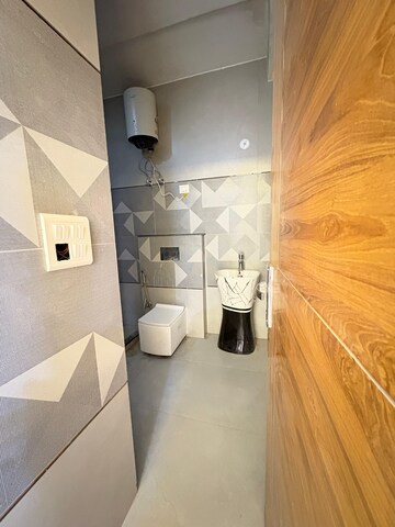 Bathroom in 3 BHK Builder Floor at Super Mart 1, Sector 27 – for Rent