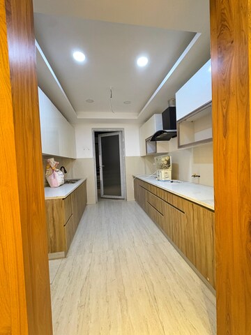 Bedroom in 3 BHK Builder Floor at Super Mart 1, Sector 27 – for Rent