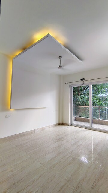 Room in 3.5 BHK Builder Floor at DLF Atria, Dlf Phase ii – for Rent