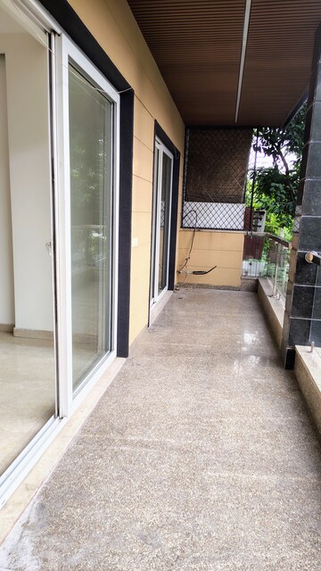 Building Lobby in 3.5 BHK Builder Floor at DLF Atria, Dlf Phase ii – for Rent