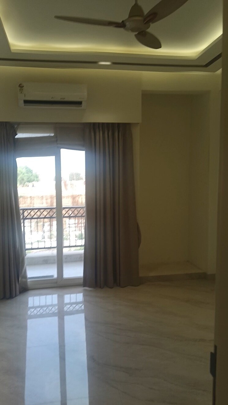 Room, sector 84 4 Bedroom 325 Sq.Yd. Builder Floor In Sector 84 Faridabad 8990287