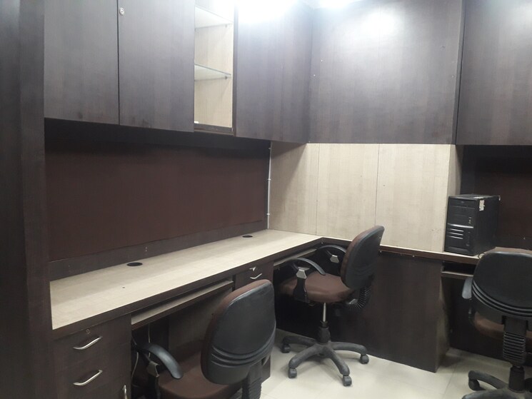 Team Area, netaji subhash place Commercial Office Space 610 Sq.Ft. In Netaji Subhash Place Delhi 8990356