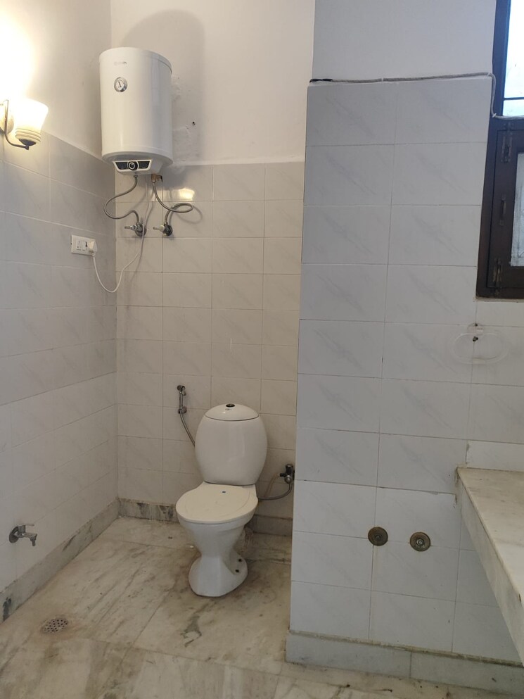 Bathroom, rwa-apartments 3.5 Bedroom 1850 Sq.Ft. Independent House In Sector 31 Noida 8990391