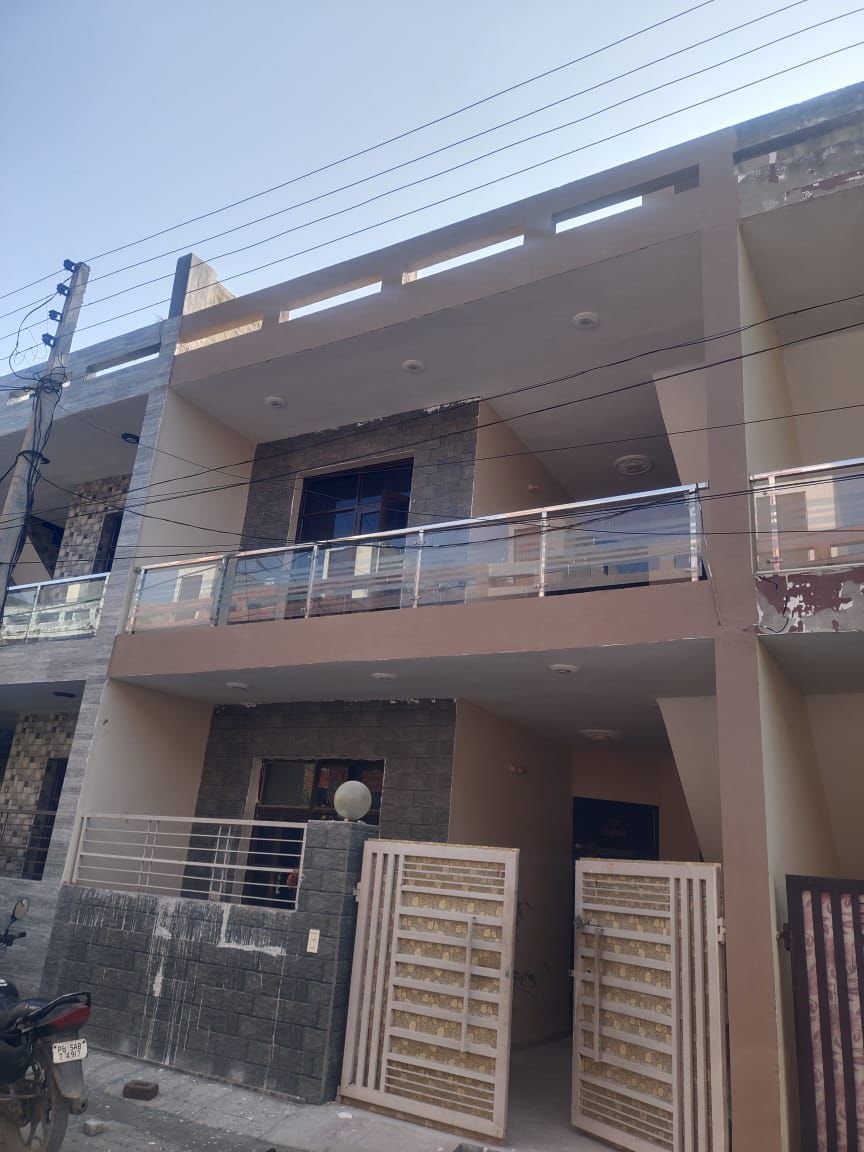 3 BHK + Servant Room,Study Room Villa For Sale in Dasmesh Nagar