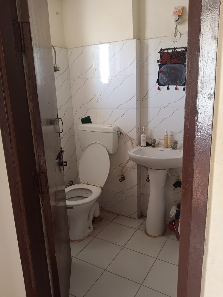 Bathroom, amolik-heights 2 Bedroom 593 Sq.Ft. Apartment In Sector 88 Faridabad 8990498