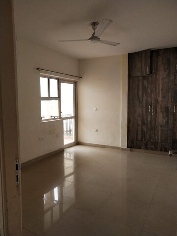 Room in 2 BHK Apartment at Mapsko Paradise, Sector 83 – for Rent