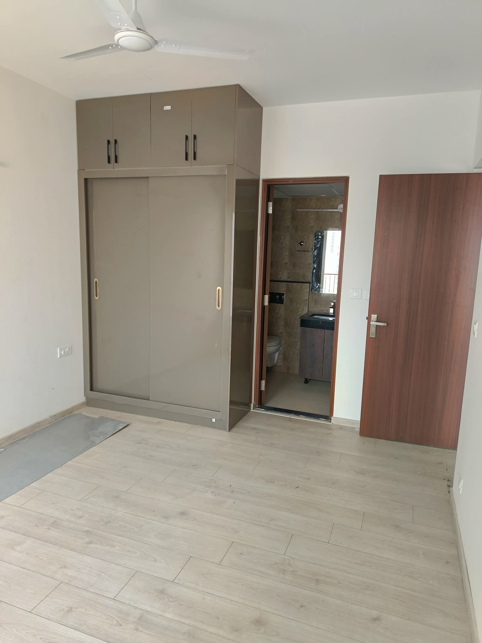 3 BHK + Pooja Room,Servant Room,Study Room,Extra Room Apartment For Rent in Shapoorji Pallonji Joyville Gurgaon