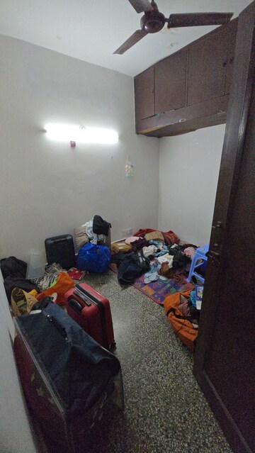 Parking in 1.5 BHK Builder Floor at Dayanand Colony – for Rent