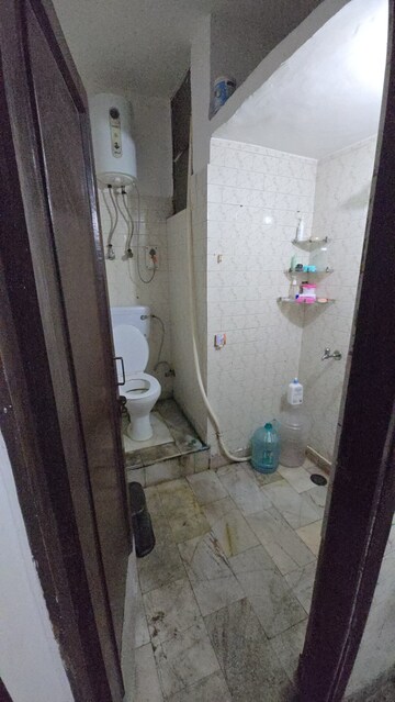 Bathroom in 1.5 BHK Builder Floor at Dayanand Colony – for Rent
