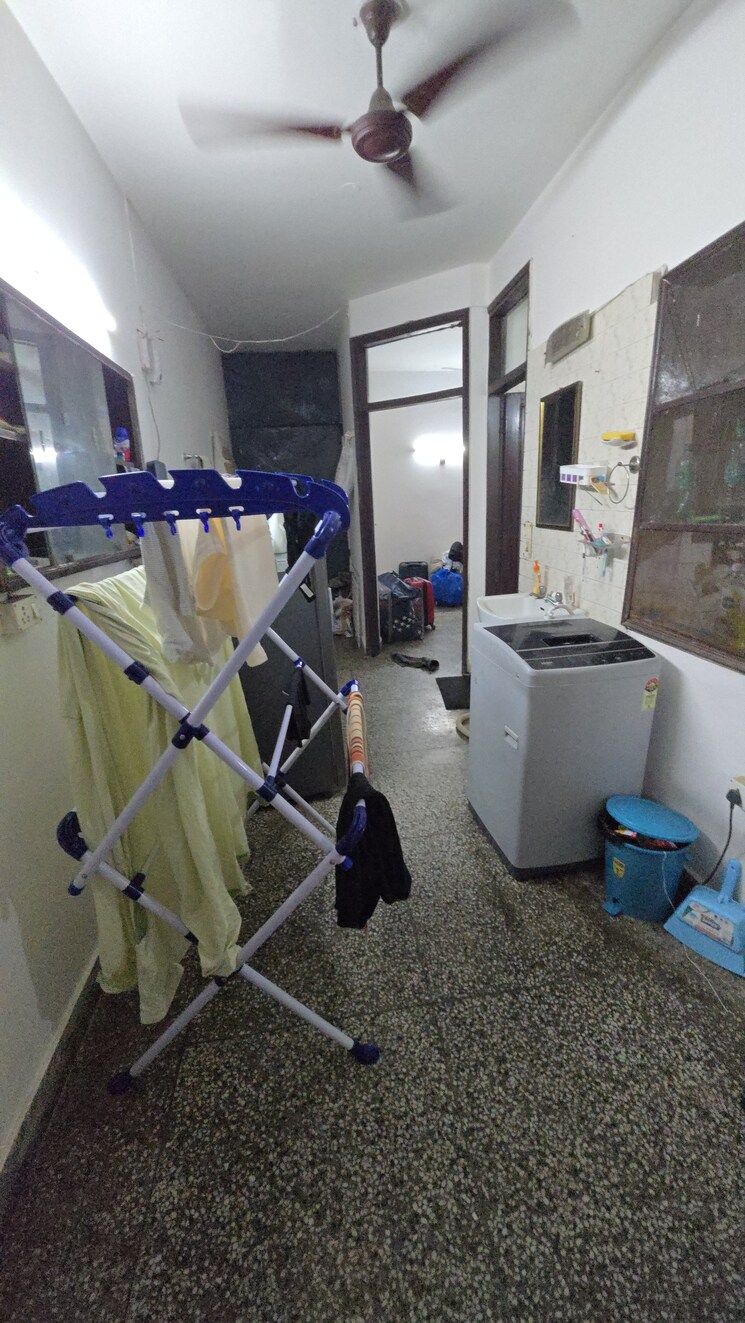 Team Area, dayanand colony 1.5 Bedroom 700 Sq.Ft. Builder Floor In Dayanand Colony Delhi 8990609