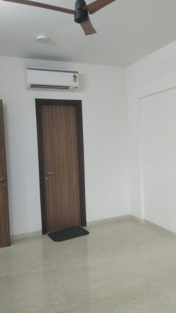 Room in 2 BHK Apartment at Shapoorji Pallonji Vicinia, Powai – for Rent