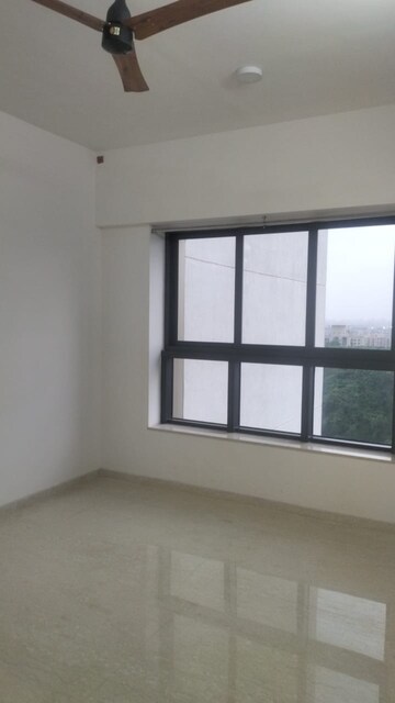 Room in 2 BHK Apartment at Shapoorji Pallonji Vicinia, Powai – for Rent