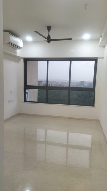 Room in 2 BHK Apartment at Shapoorji Pallonji Vicinia, Powai – for Rent