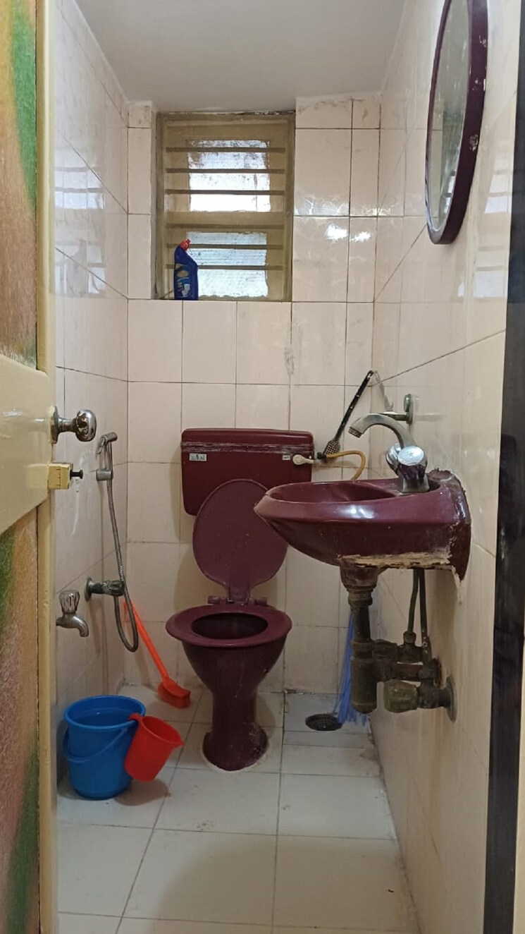 Bathroom, bandra west 1 Bedroom 550 Sq.Ft. Apartment In Bandra West Mumbai 8990666