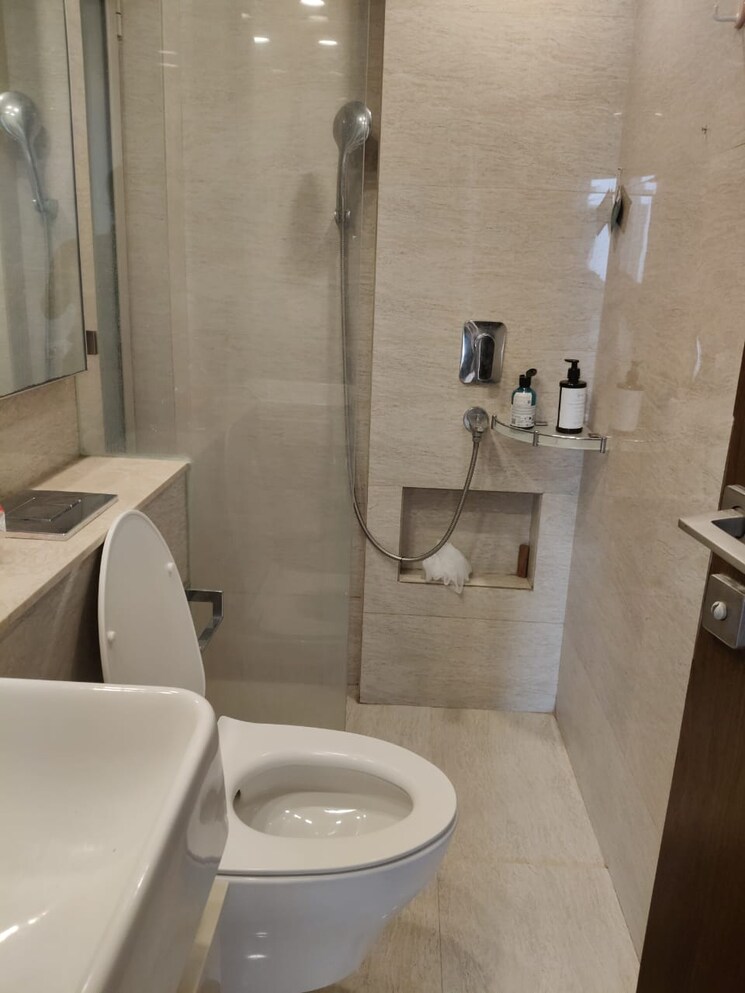 Bathroom, hiranandani-regent-hill 1 Bedroom 379 Sq.Ft. Apartment In Powai Mumbai 8990707