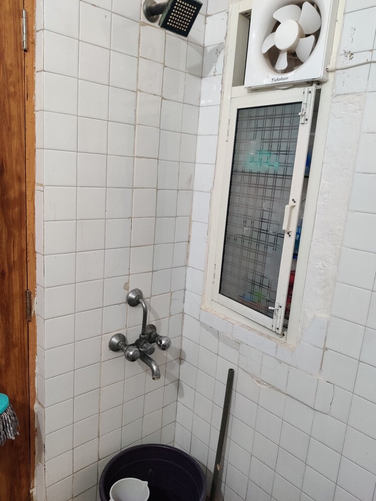 Bathroom, ip extension 1 RK 300 Sq.Ft. Apartment In Ip Extension Delhi 8990752