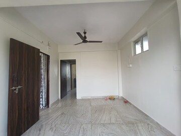 Room in 1 BHK Apartment at Khar West – for Rent