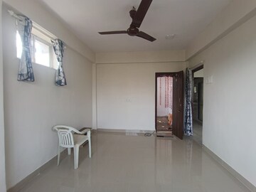 Room in 1 BHK Apartment at Khar West – for Rent
