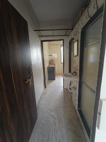 Room in 1 BHK Apartment at Khar West – for Rent