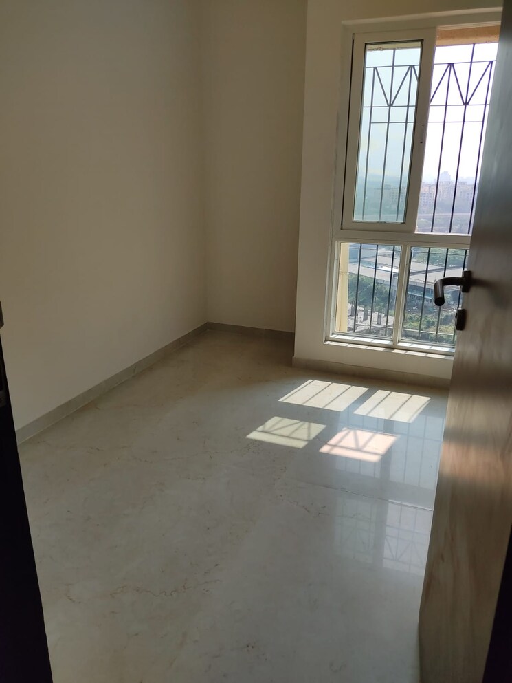 Room, dosti-west-county 1.5 Bedroom 700 Sq.Ft. Apartment In Balkum Pada Thane 8990739