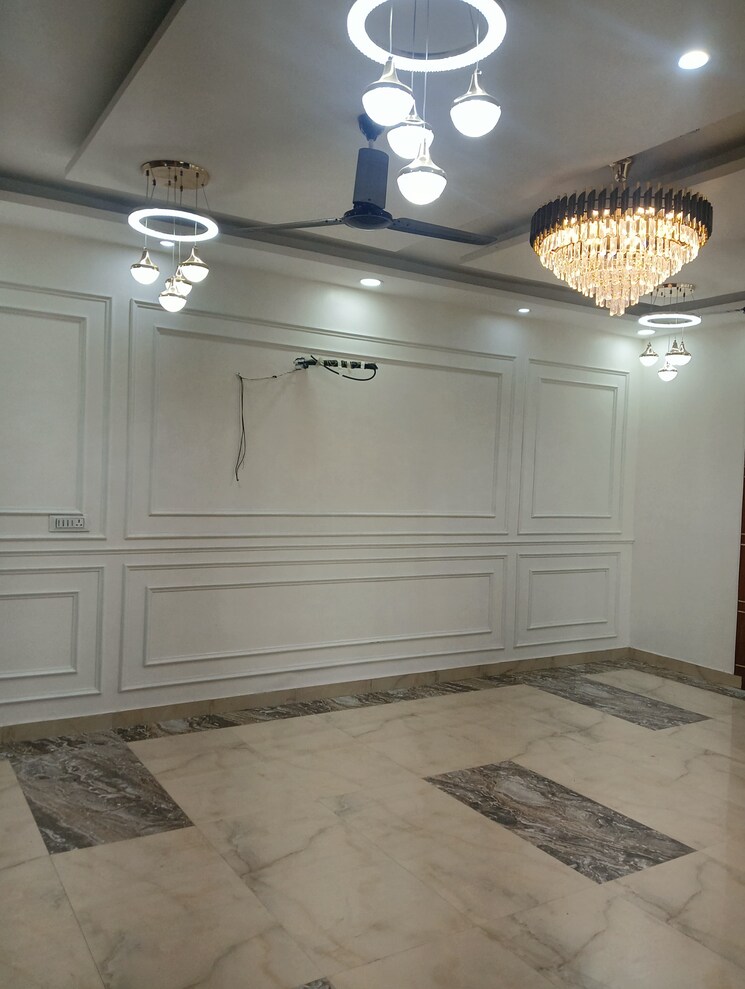 Room, sector 31 3 Bedroom 250 Sq.Yd. Builder Floor In Sector 31 Faridabad 8990754