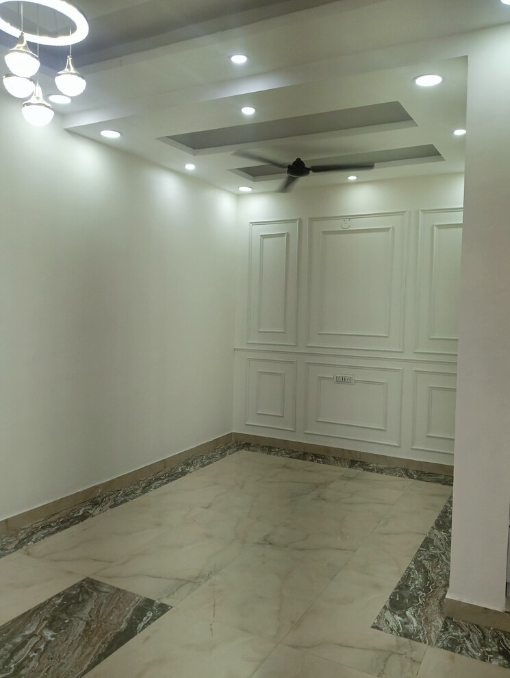 Room, sector 31 3 Bedroom 250 Sq.Yd. Builder Floor In Sector 31 Faridabad 8990754