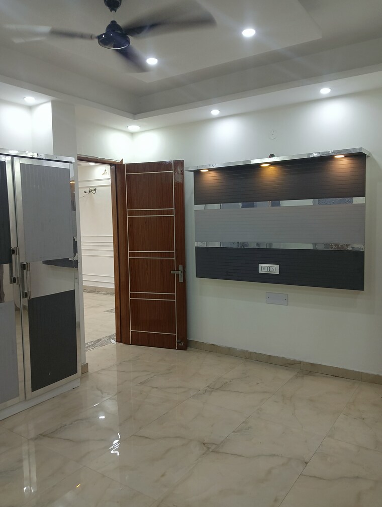 undefined, sector 31 3 Bedroom 250 Sq.Yd. Builder Floor In Sector 31 Faridabad 8990754