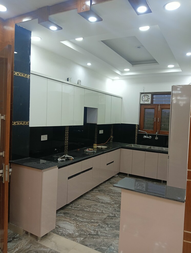 Kitchen, sector 31 3 Bedroom 250 Sq.Yd. Builder Floor In Sector 31 Faridabad 8990754
