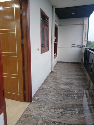 Building Lobby in 3 BHK Builder Floor at Sector 31 – for Rent