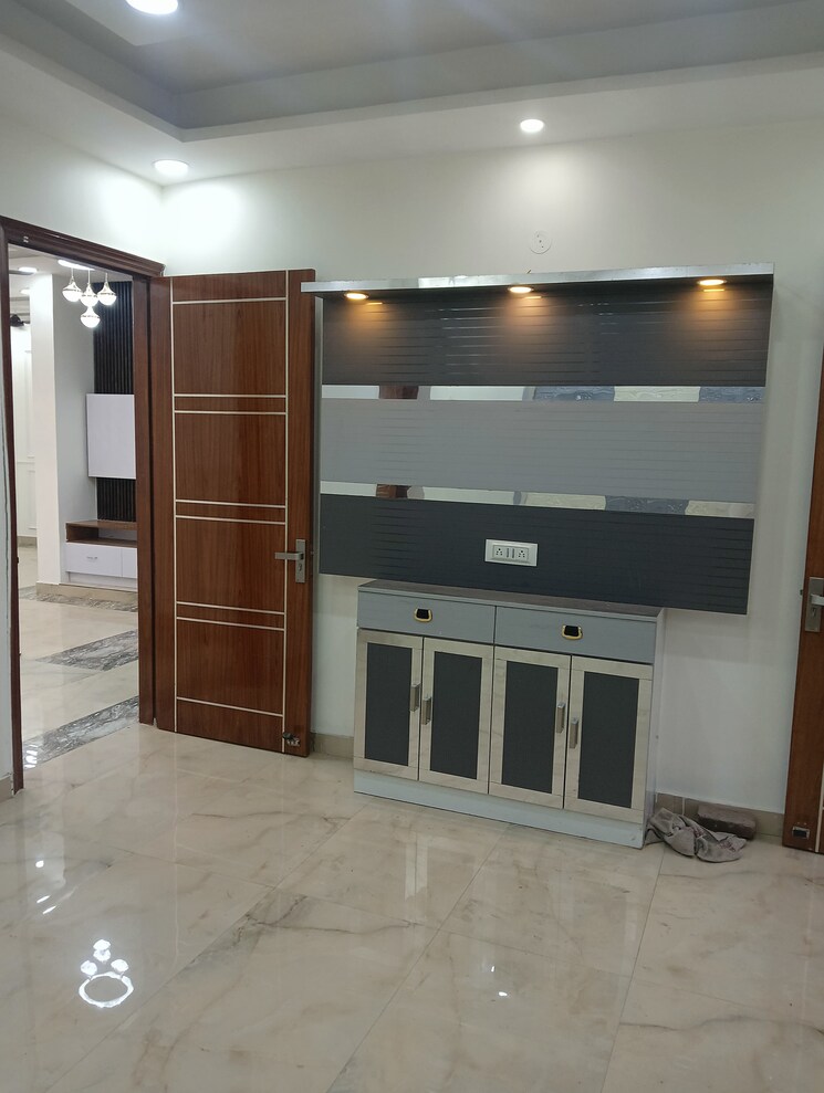 Room, sector 31 3 Bedroom 250 Sq.Yd. Builder Floor In Sector 31 Faridabad 8990754