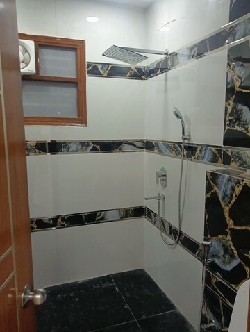 Kitchen in 3 BHK Builder Floor at Sector 31 – for Rent