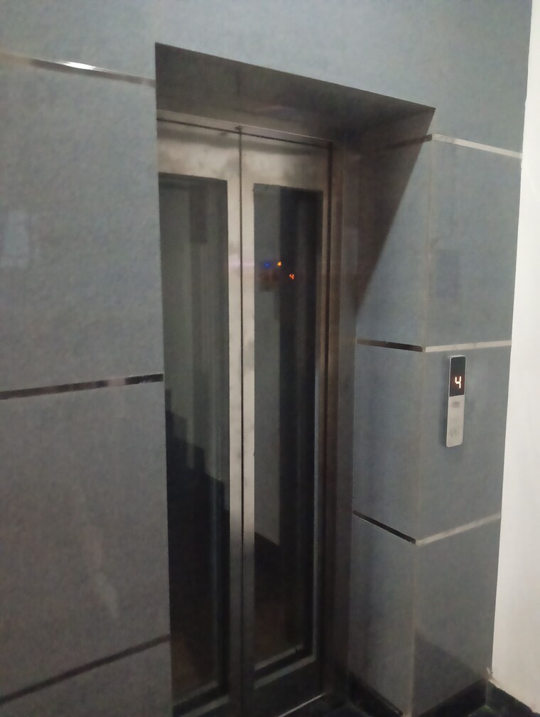 Room, sector 31 3 Bedroom 250 Sq.Yd. Builder Floor In Sector 31 Faridabad 8990754