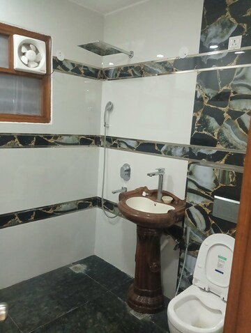 Team Area in 3 BHK Builder Floor at Sector 31 – for Rent