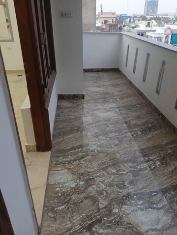 Balcony in 3 BHK Builder Floor at Sector 31 – for Rent
