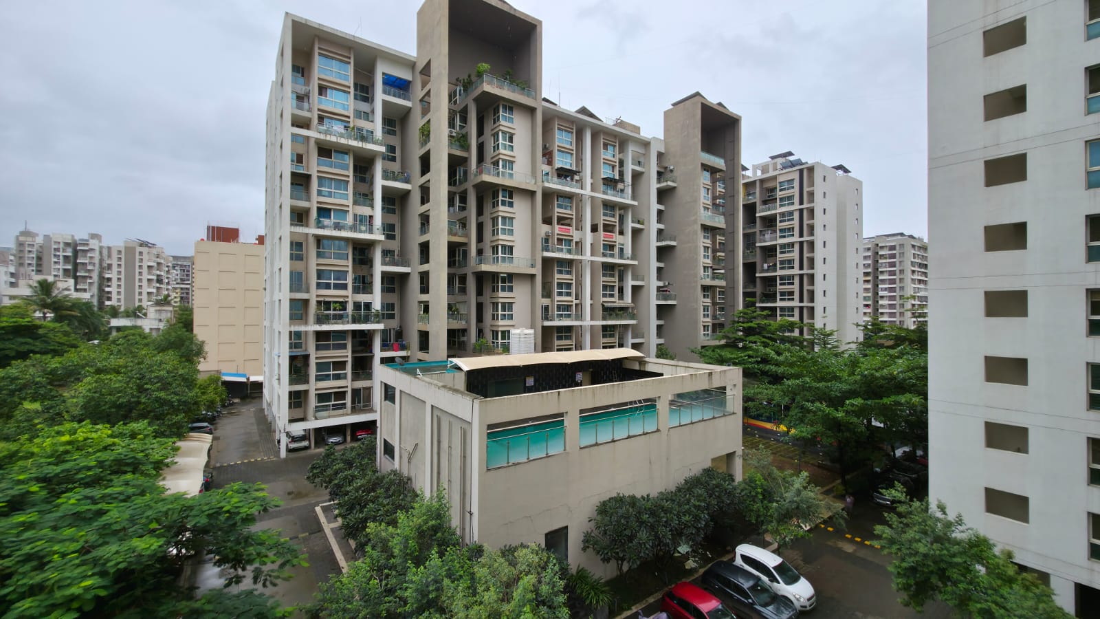 3 BHK + Extra Room Apartment For Rent in Five Star Royal Entrada