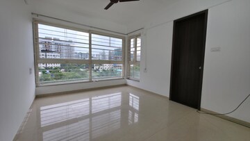 Room in 3 BHK Apartment at Five Star Royal Entrada, Wakad – for Rent