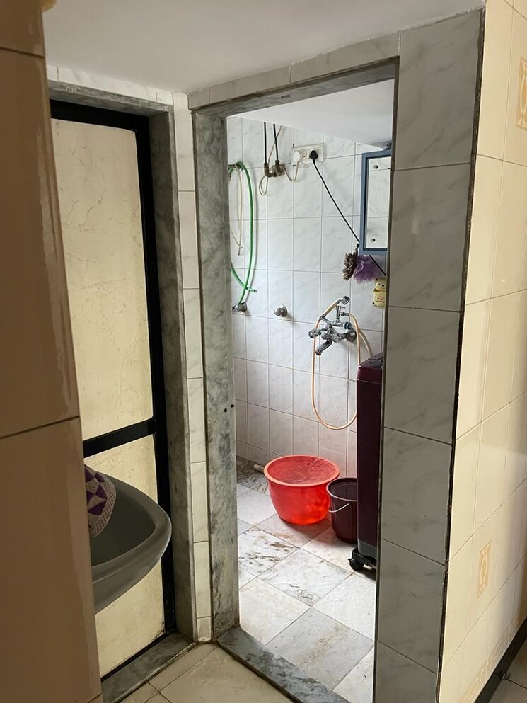 Bathroom, thane west 2 Bedroom 600 Sq.Ft. Apartment In Thane West Thane 8990773