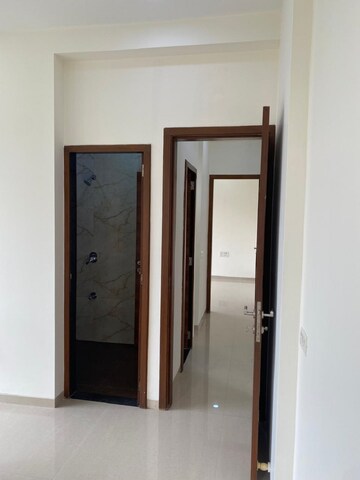 Room in 2 BHK Apartment at Santacruz West – for Rent