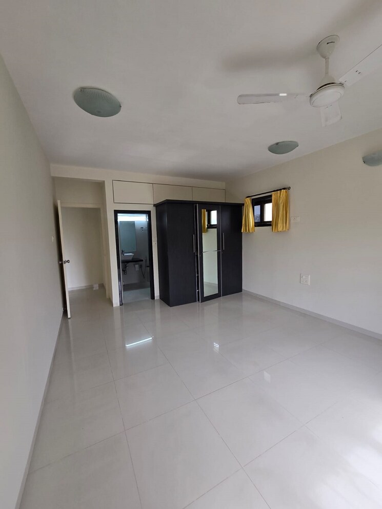 Room, bandra west 3 Bedroom 1200 Sq.Ft. Apartment In Bandra West Mumbai 8990806