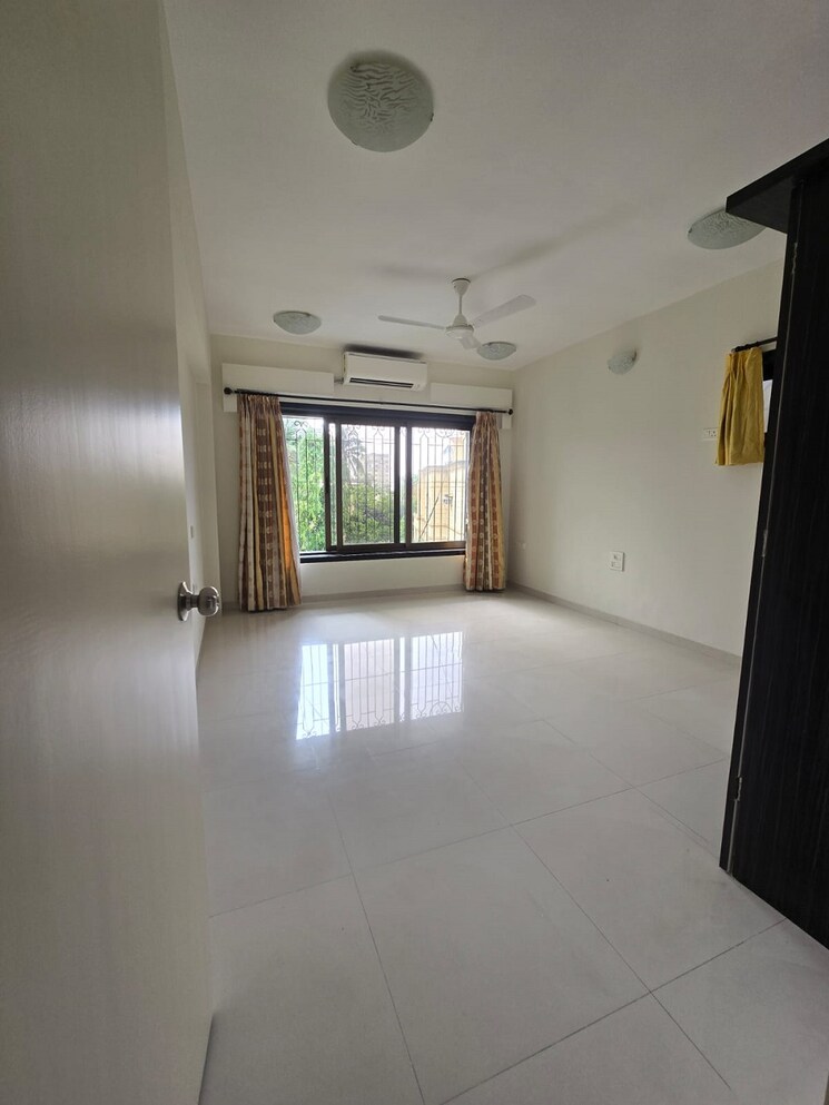 Room, bandra west 3 Bedroom 1200 Sq.Ft. Apartment In Bandra West Mumbai 8990806