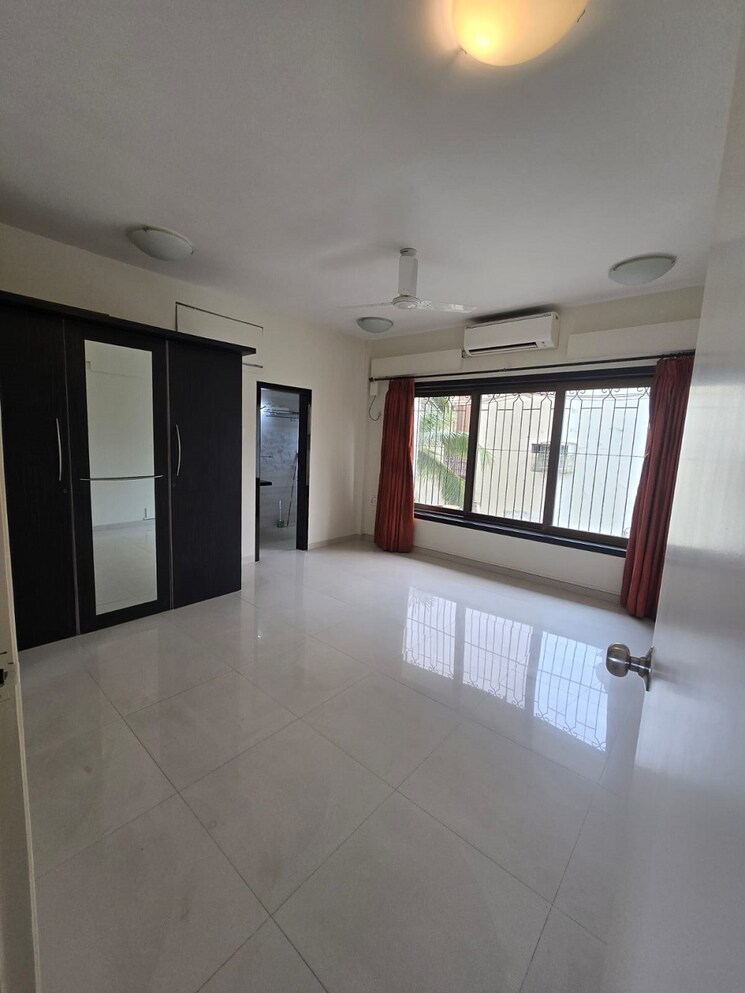 Room, bandra west 3 Bedroom 1200 Sq.Ft. Apartment In Bandra West Mumbai 8990806