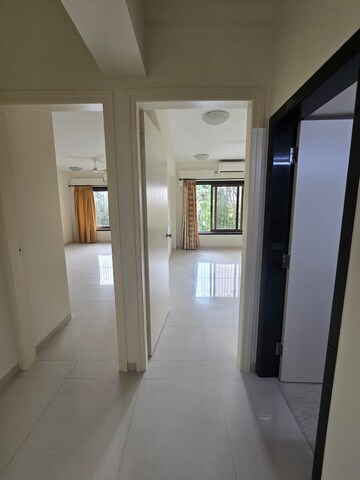 Room in 3 BHK Apartment at Bandra West – for Rent