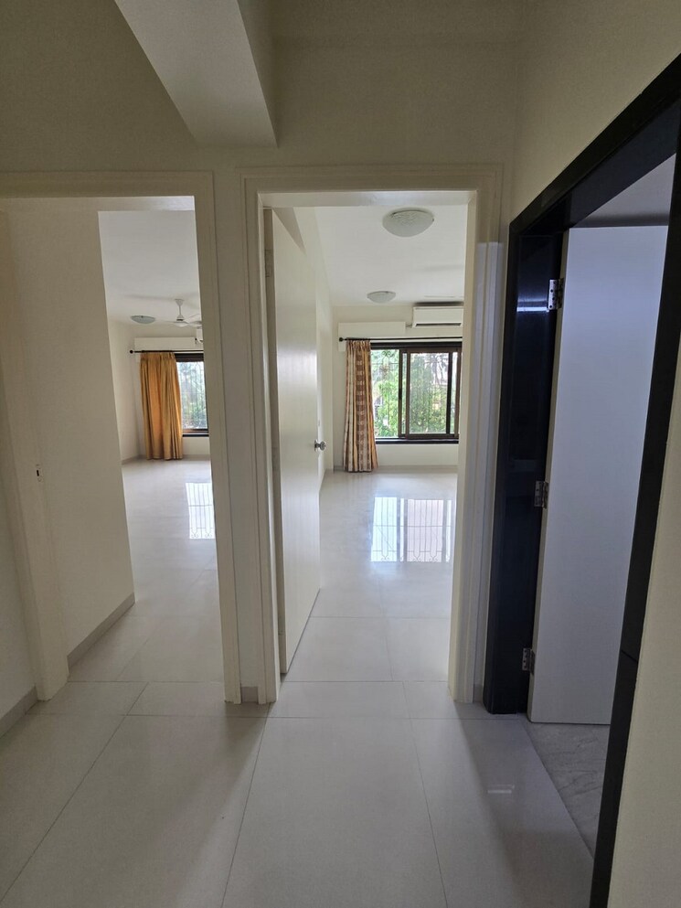 Room, bandra west 3 Bedroom 1200 Sq.Ft. Apartment In Bandra West Mumbai 8990806
