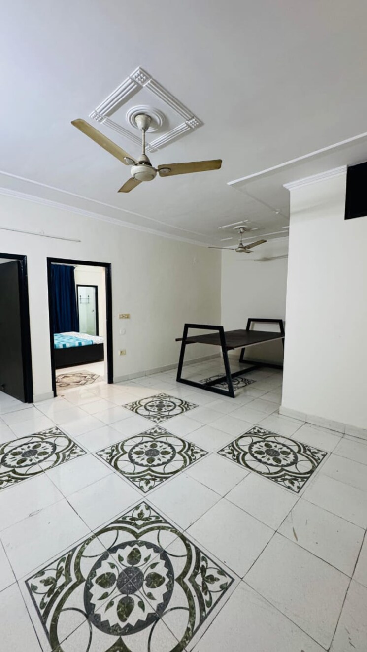 Room, sector 46 2 Bedroom 500 Sq.Yd. Independent House In Sector 46 Faridabad 8990962