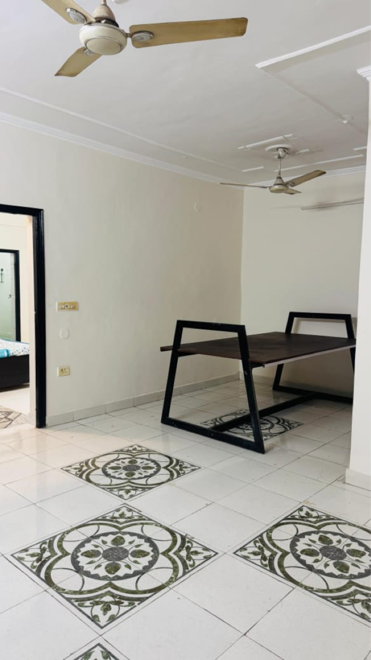 Room, sector 46 2 Bedroom 500 Sq.Yd. Independent House In Sector 46 Faridabad 8990962