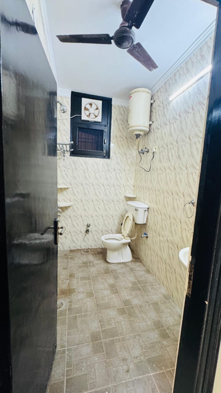 Attached Bathroom, sector 46 2 Bedroom 500 Sq.Yd. Independent House In Sector 46 Faridabad 8990962