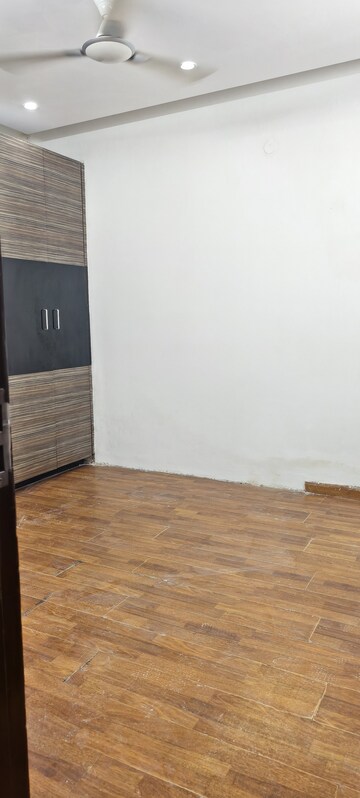 Room in 1 BHK Builder Floor at Lajpat Nagar – for Rent